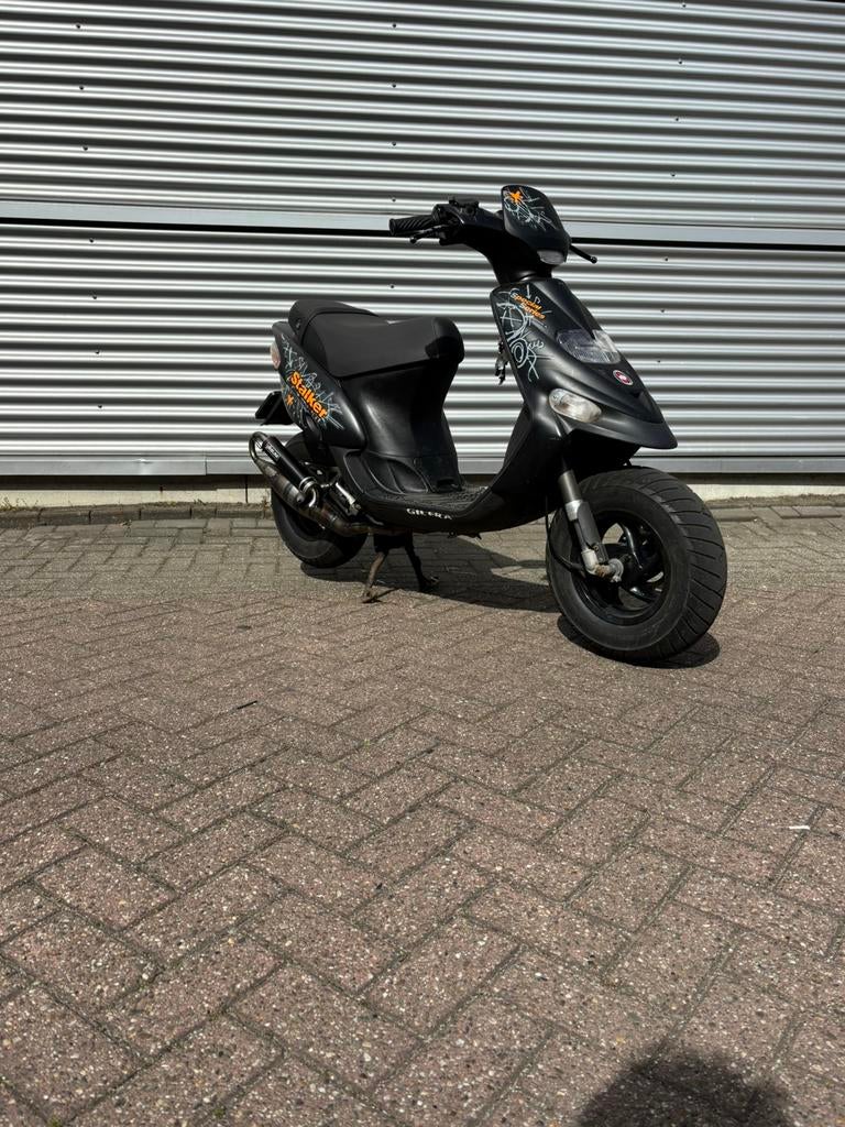 Gilera stalker, Fietsen en Brommers, Scooters | Peugeot, Zo goed als nieuw, Overige modellen, Maximaal 45 km/u, Tweetakt, Ophalen