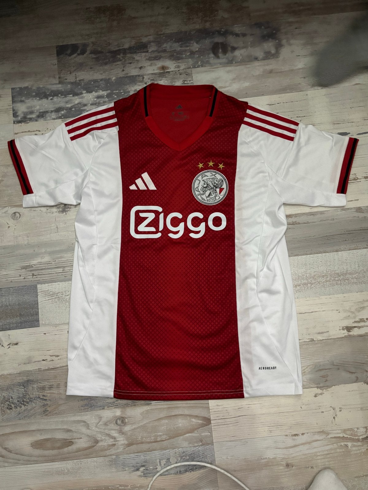 Gloednieuw Ajax thuisshirt 2025/2026 - Maat M, Maat 48/50 (M), Nieuw, Ophalen of Verzenden, Voetbal