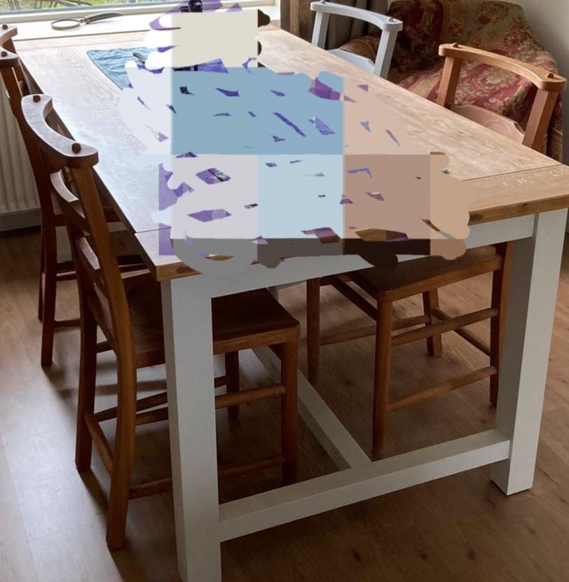 Tafel en 4 stoelen ( 3 teak uiterlijk 1 wit) Laura Ashley, 150 tot 200 cm, Ophalen of Verzenden, Zo goed als nieuw, Rechthoekig