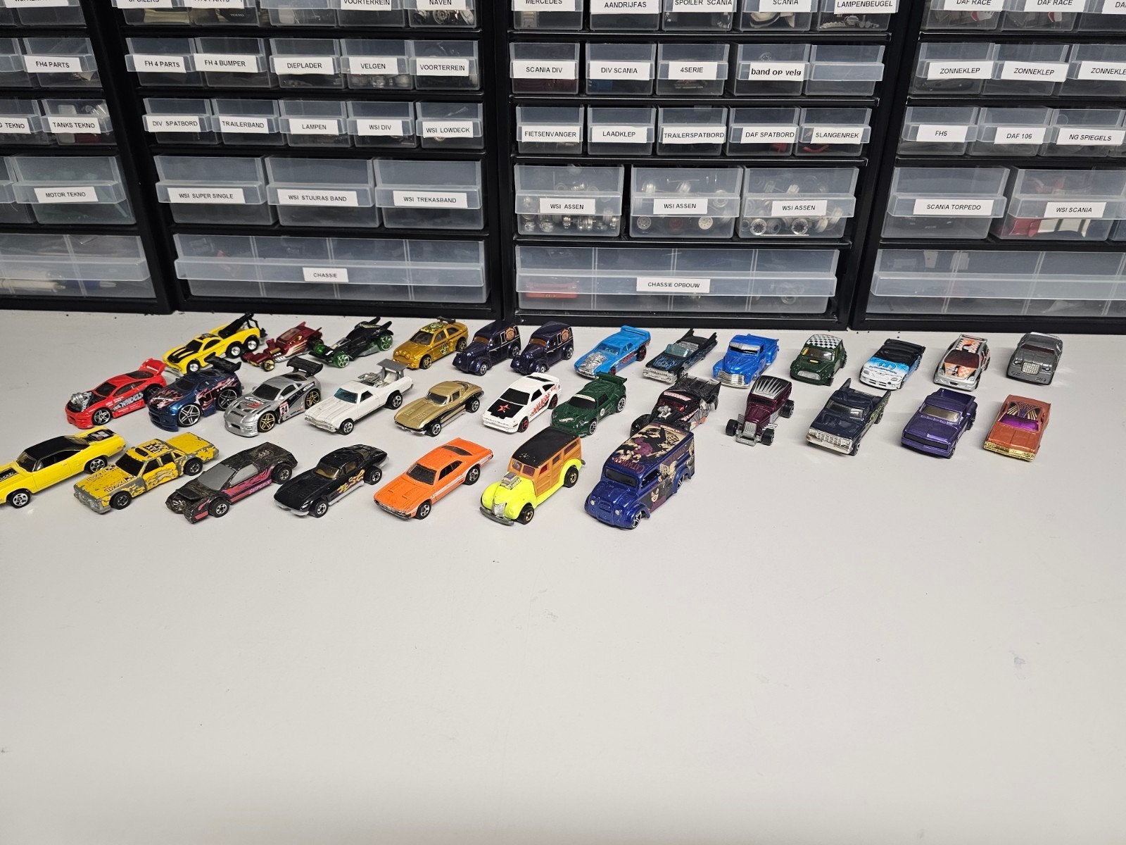32x hot wheels uit div jaren., Ophalen, Zo goed als nieuw, Auto