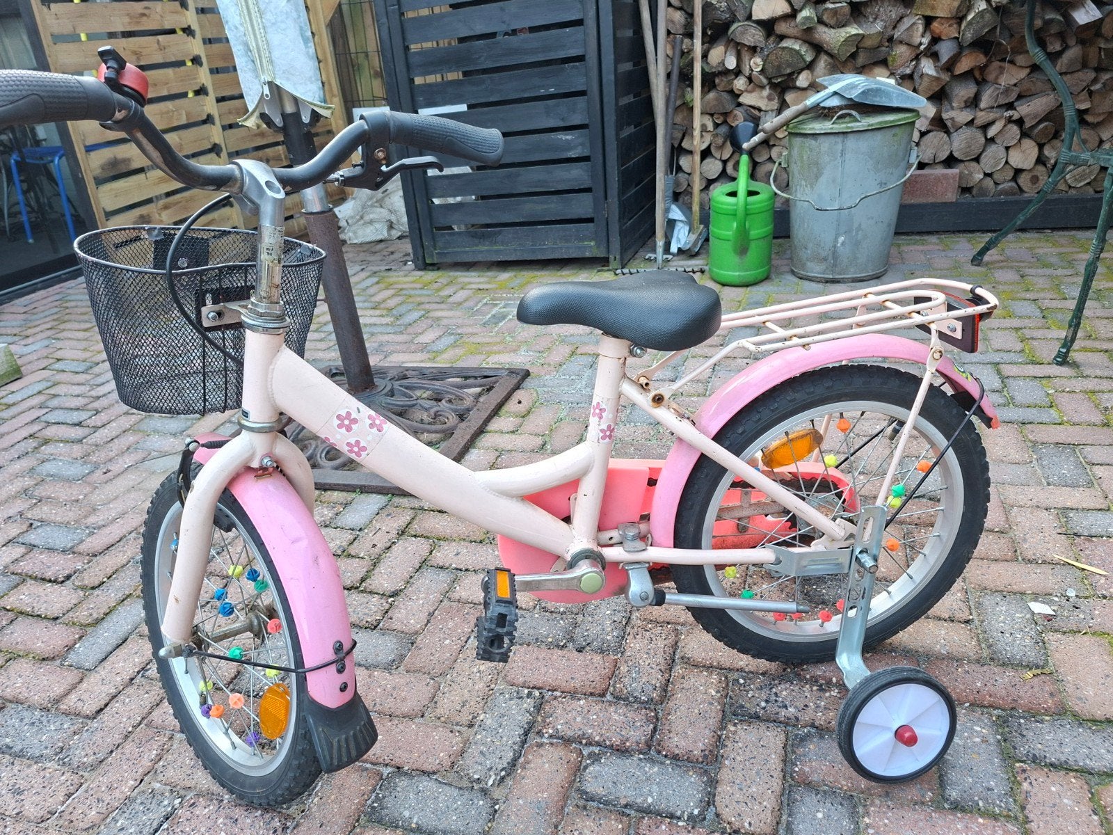 Roze kinderfiets met zijwieltjes en mandje, Fietsen en Brommers, Ophalen, Terugtraprem, Zijwieltjes, Onbekend