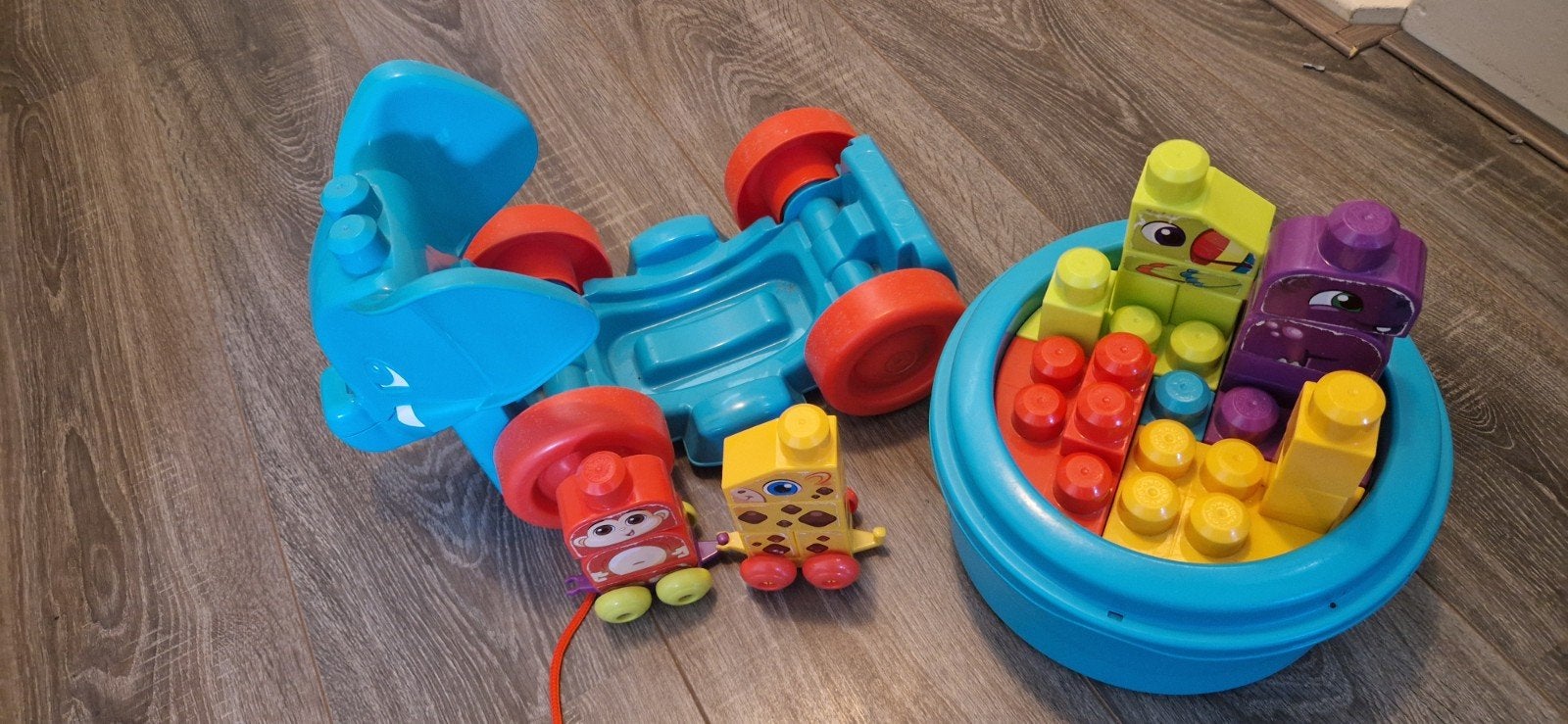 Speelgoedset: Mega Bloks olifant, auto, Ophalen, Gebruikt, Jongen of Meisje