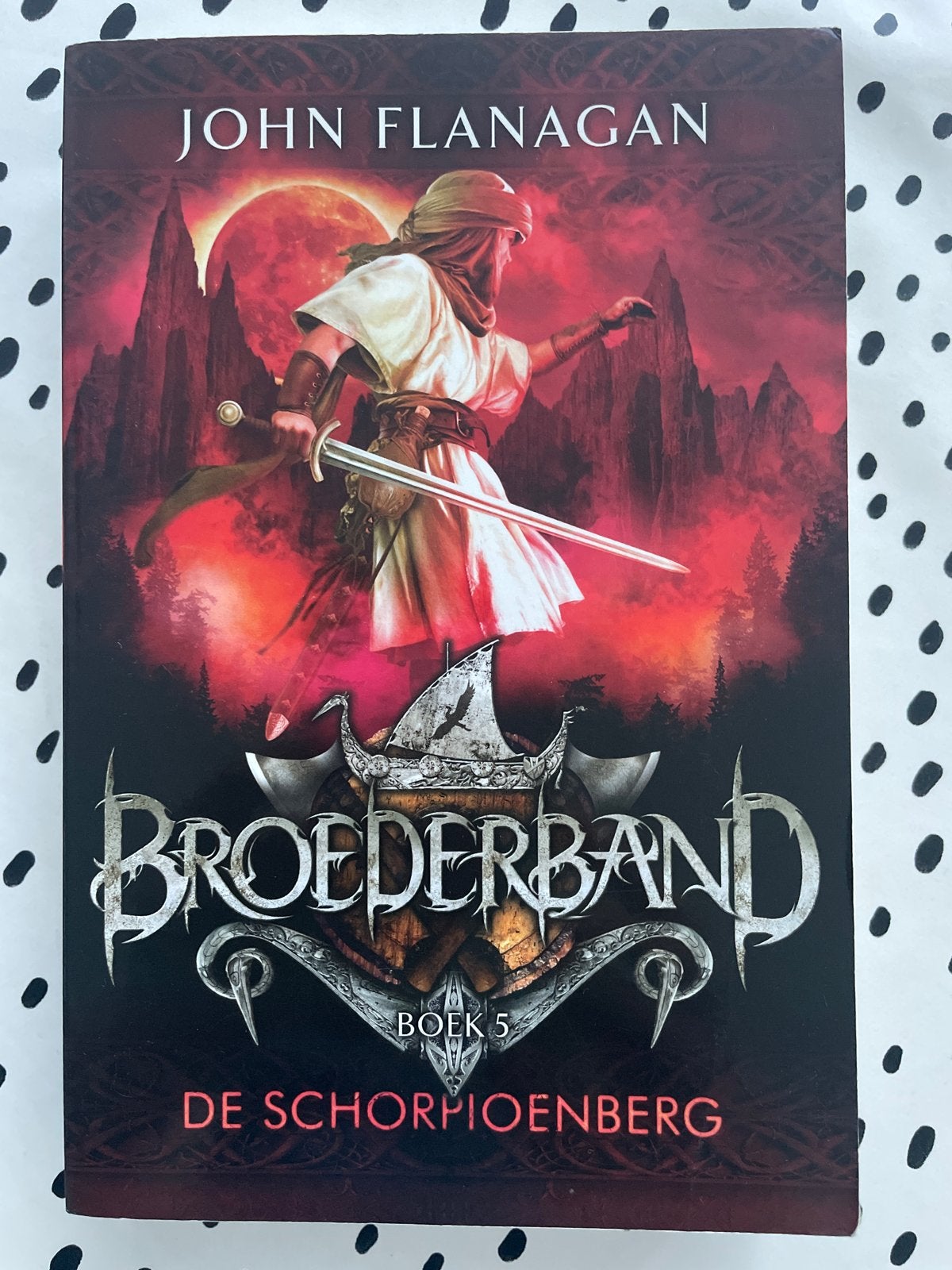 Broederband Boek 5: De Schorpioenberg - John Flanagan, Boeken, Ophalen, Gelezen