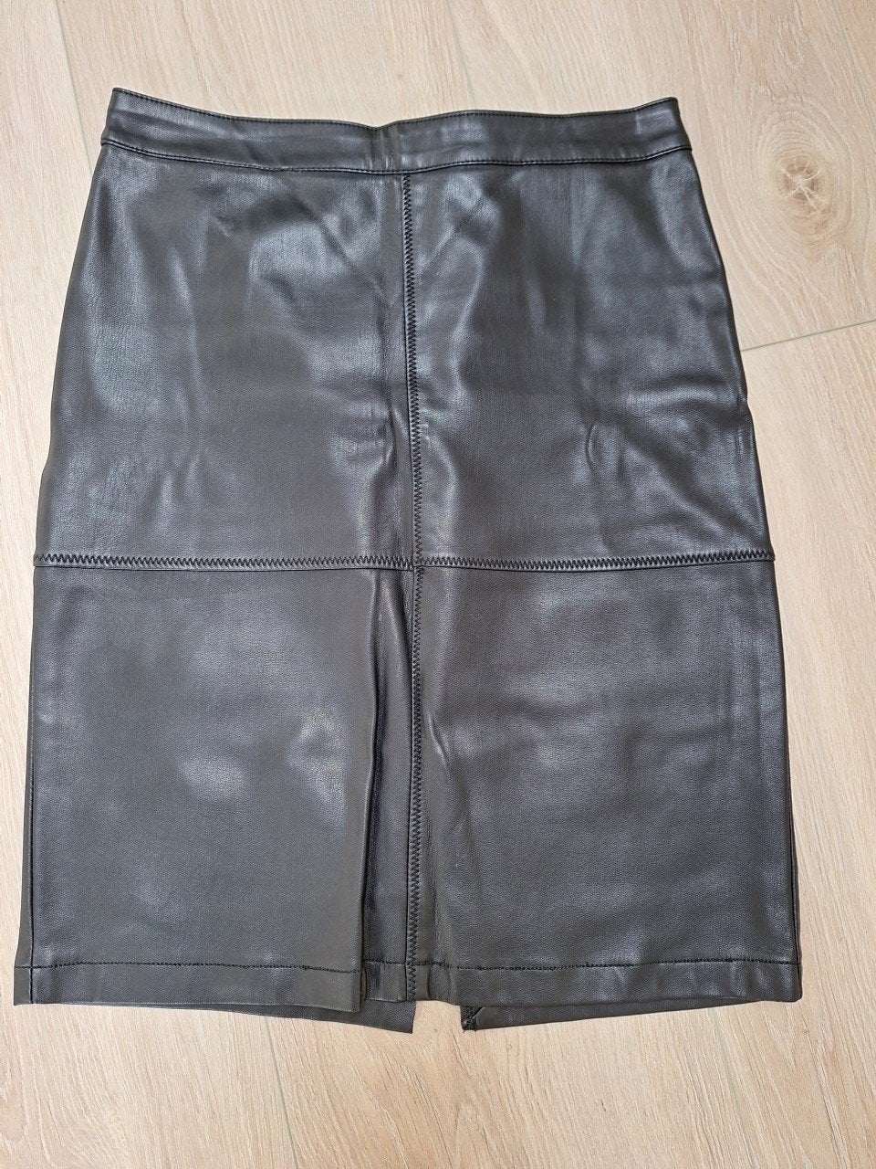 Zwarte leren look rok Vila - maat XS 34, Kleding | Dames, Ophalen, Zwart, Vila, Knielengte