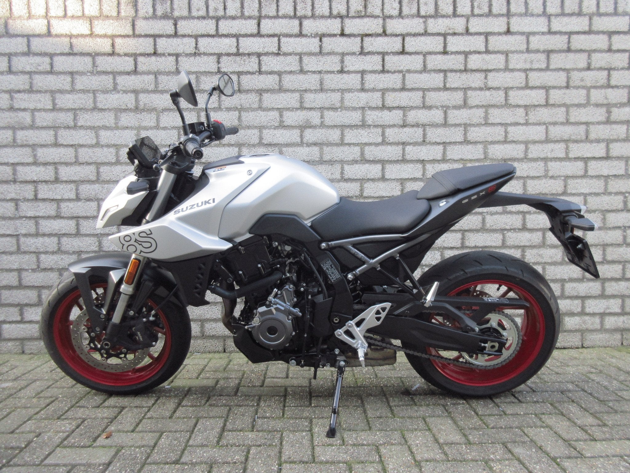 Suzuki GSX-8S (bj 2025), Bedrijf, Naked bike