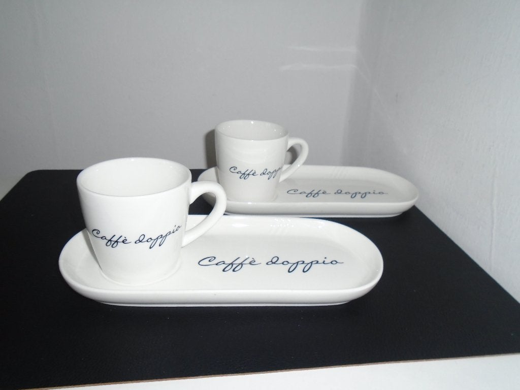 2x Riviera Maison Caffe Doppio Koffiekop + Serveer Schotel, Overige merken, Verzenden, Zo goed als nieuw, Overige stijlen