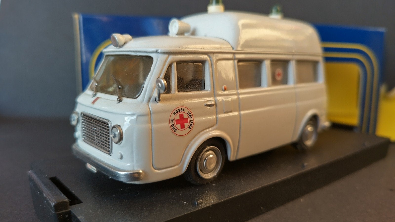 Fiat 238 ambulance 1:43 Progetto K Pol, Overige merken, Auto, Verzenden, .