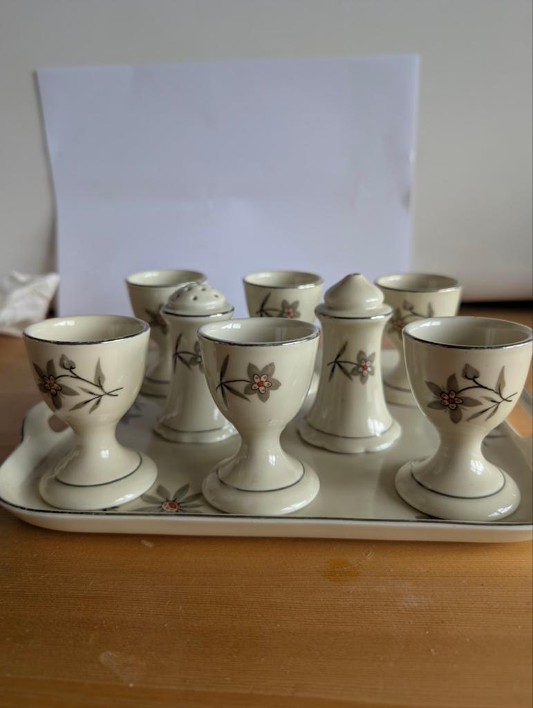 Vintage eierdopjes en peper/zoutstel op dienblad, Ophalen of Verzenden