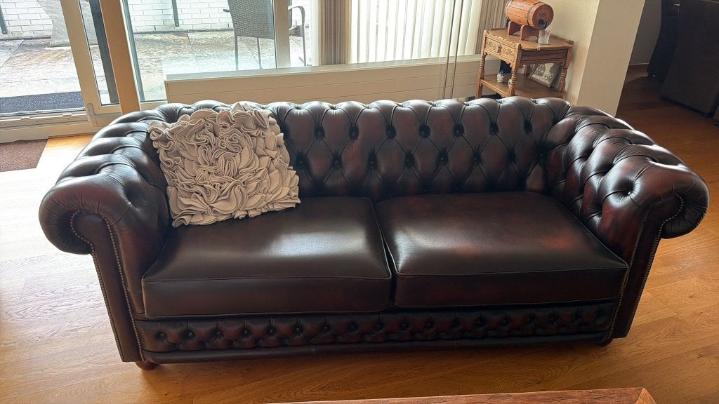 2x echte Chesterfield tweezitbank bruin, Ophalen