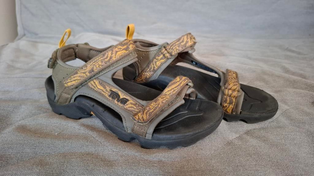 Teva sandalen maat 35, Kinderen en Baby's, Kinderkleding | Schoenen en Sokken, Jongen of Meisje, Schoenen, Zo goed als nieuw, Teva