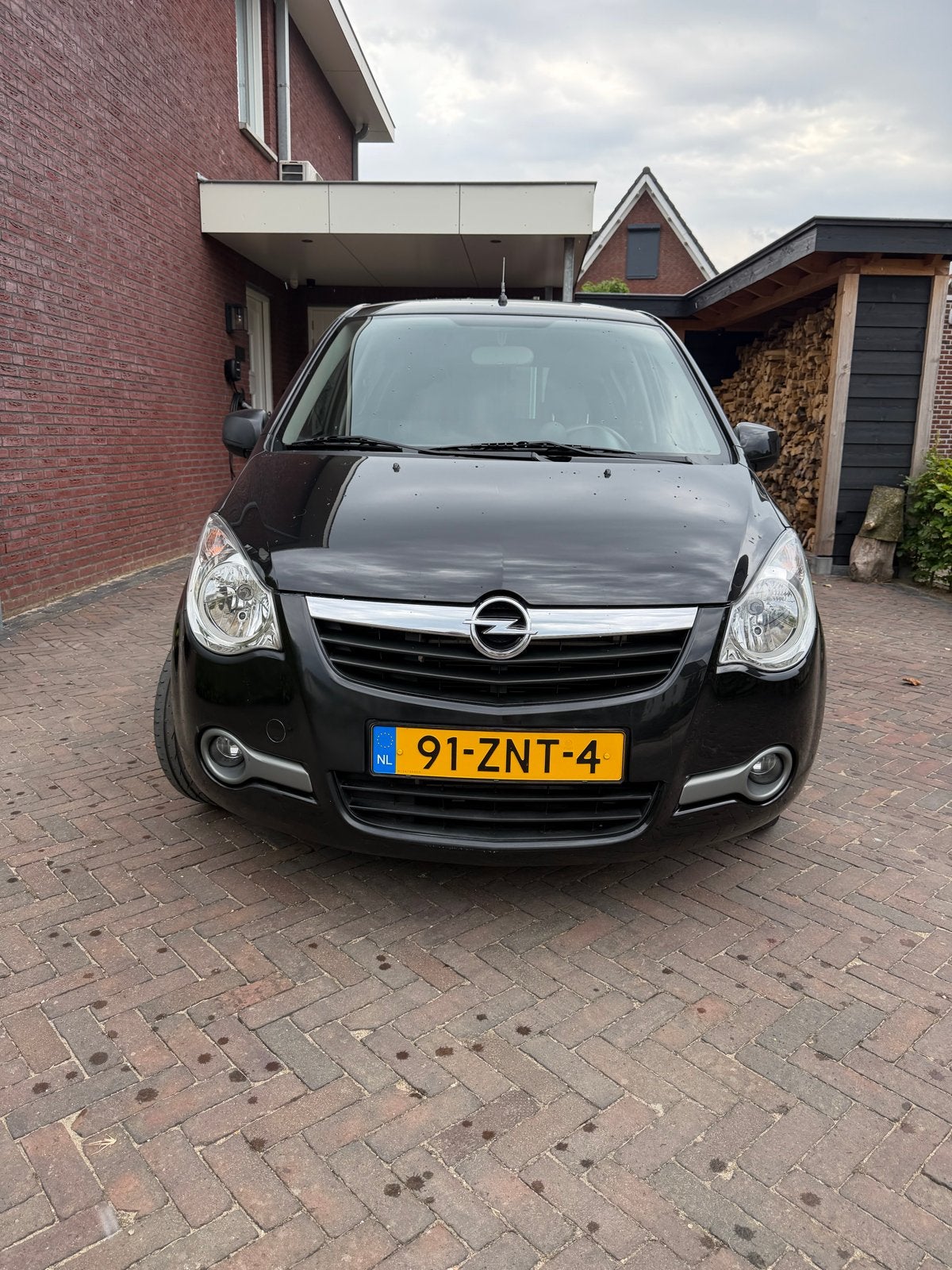 Opel Agila 1.2 16V AUT 2013 Zwart, Stof, 40 €/maand, 4 cilinders, Zwart