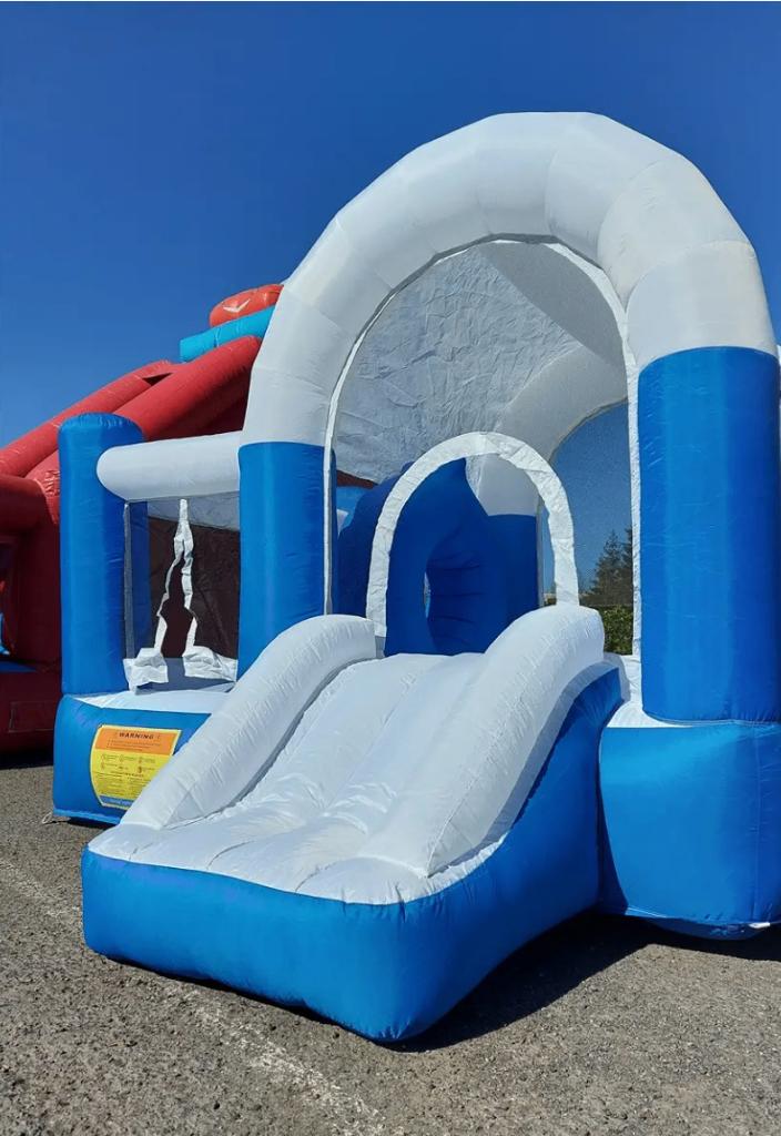 Springkussen met glijbaan en blower, Ophalen, Nieuw