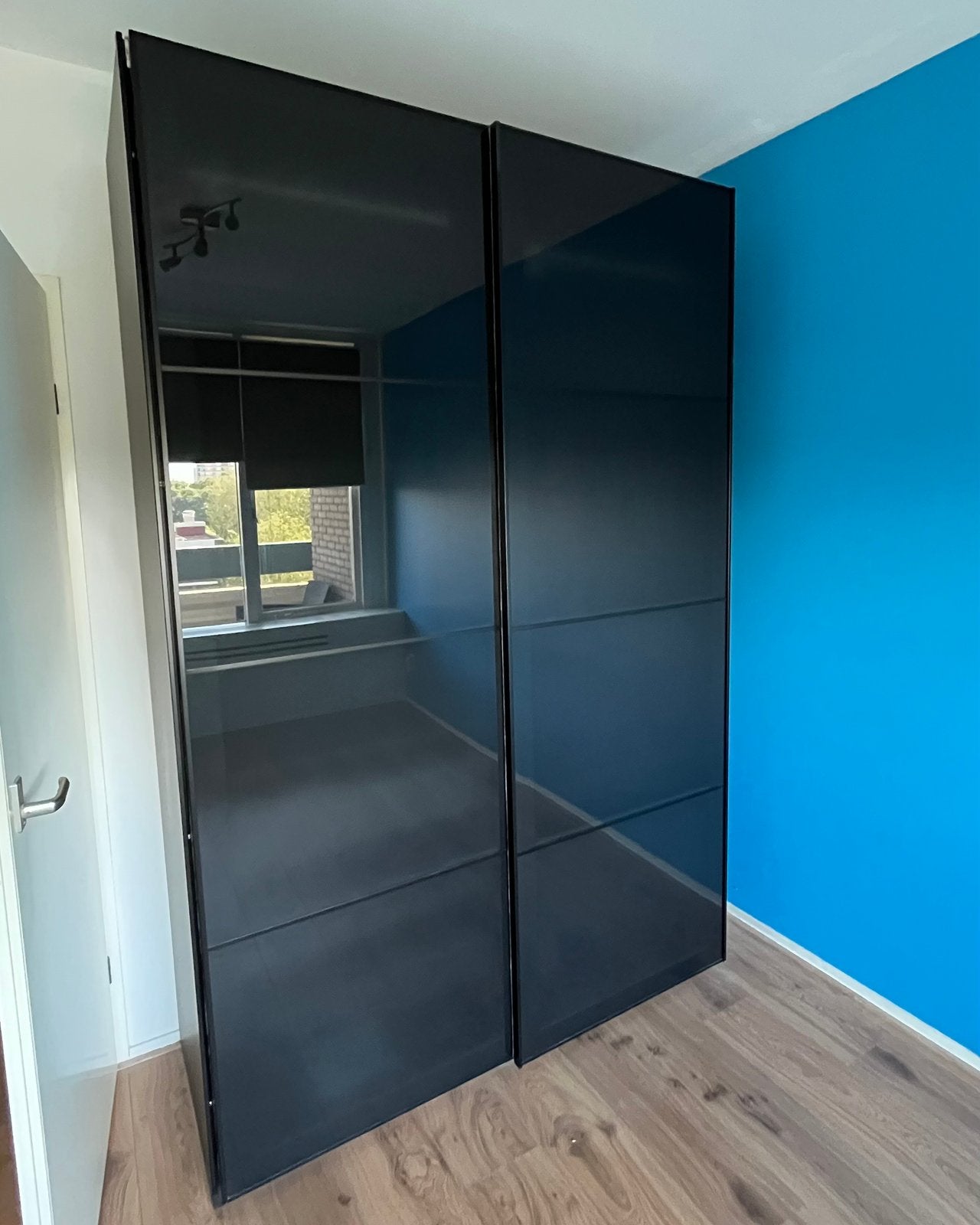 Zwarte IKEA paxkast met schuifdeuren, Huis en Inrichting, Kasten | Kledingkasten, Met deur(en), 150 tot 200 cm, Ophalen of Verzenden
