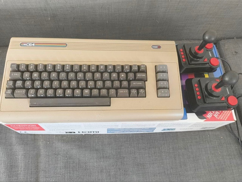 Commodore 64 (Reproduction), Spelcomputers en Games, Ophalen, Overige merken, Zo goed als nieuw