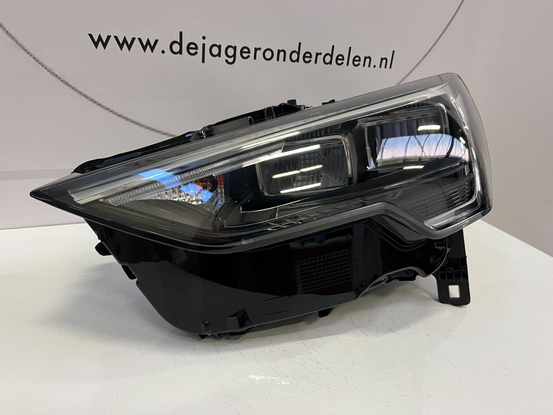 AUDI Q3 83A LED KOPLAMP LINKS 83A941011, Gebruikt, AUDI AG, Auto-Union-Strasse 1
85045  Ingolstadt, DE, Kundenbetreuung@audi.de
