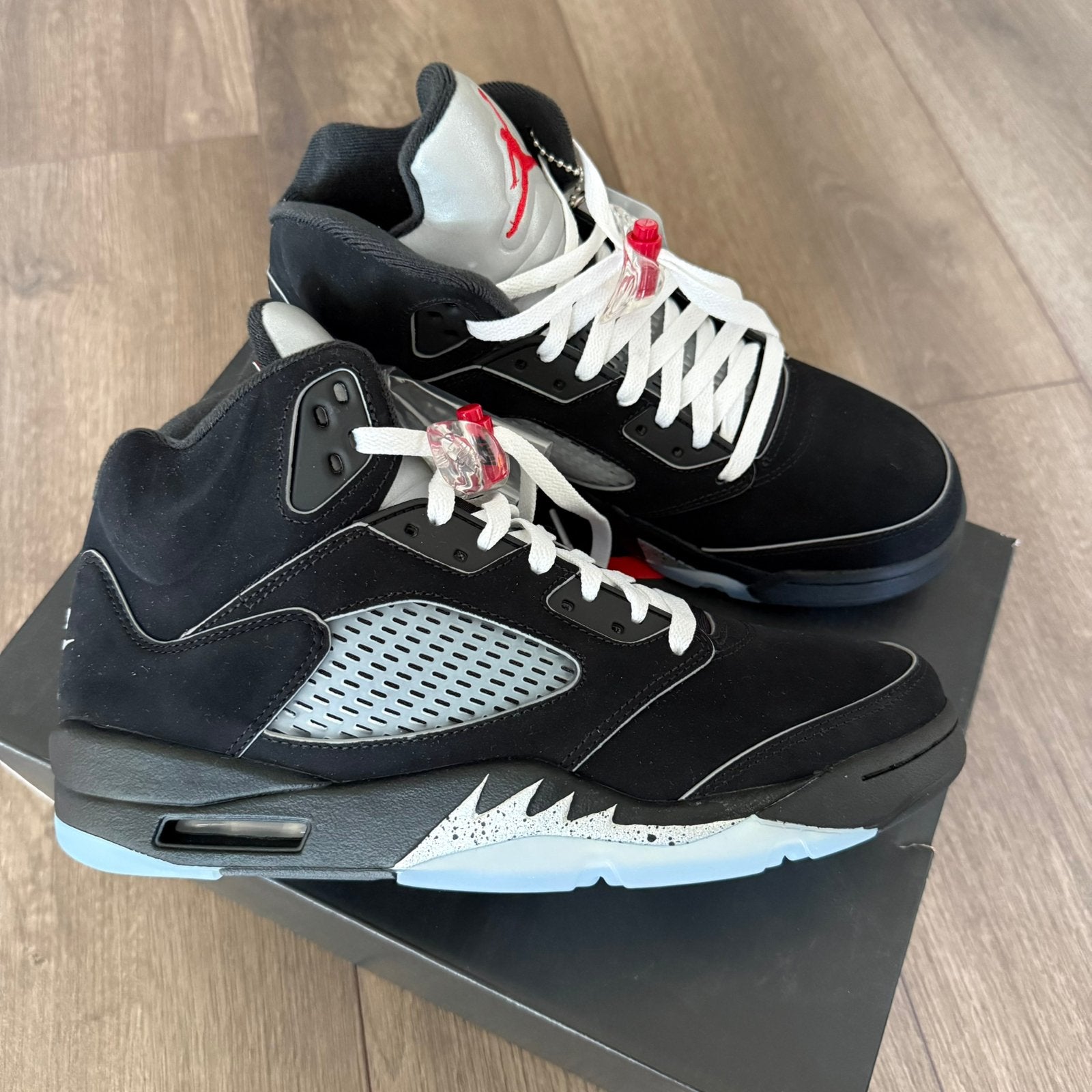 Nike air jordan 5 black metallic reimagined maat 43, Zwart, Nieuw, Ophalen of Verzenden, Sneakers of Gympen