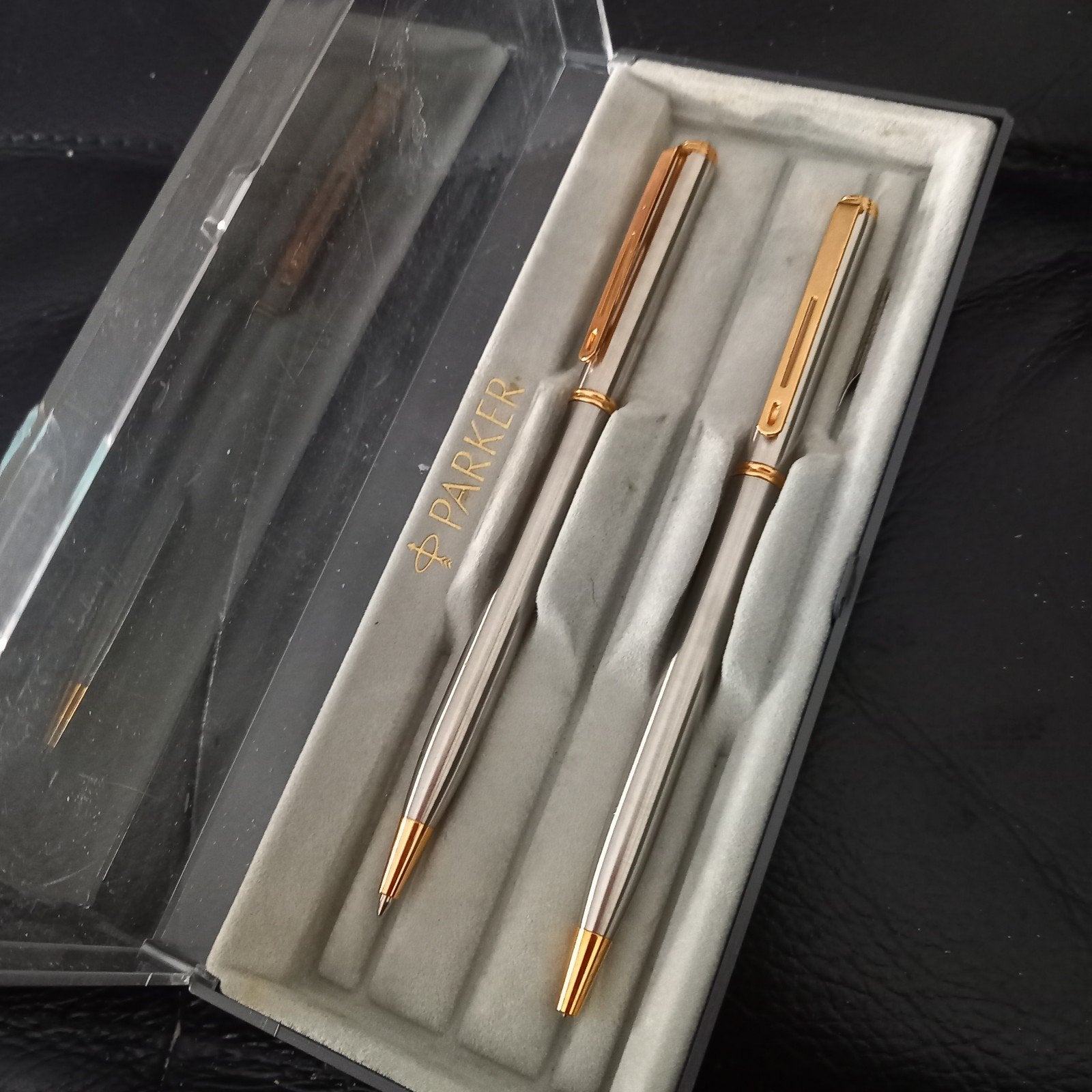 2 Vintage pennen in een Parker doosje, Verzamelen, Pennenverzamelingen, Ophalen of Verzenden, Gebruikt, Balpen, Parker