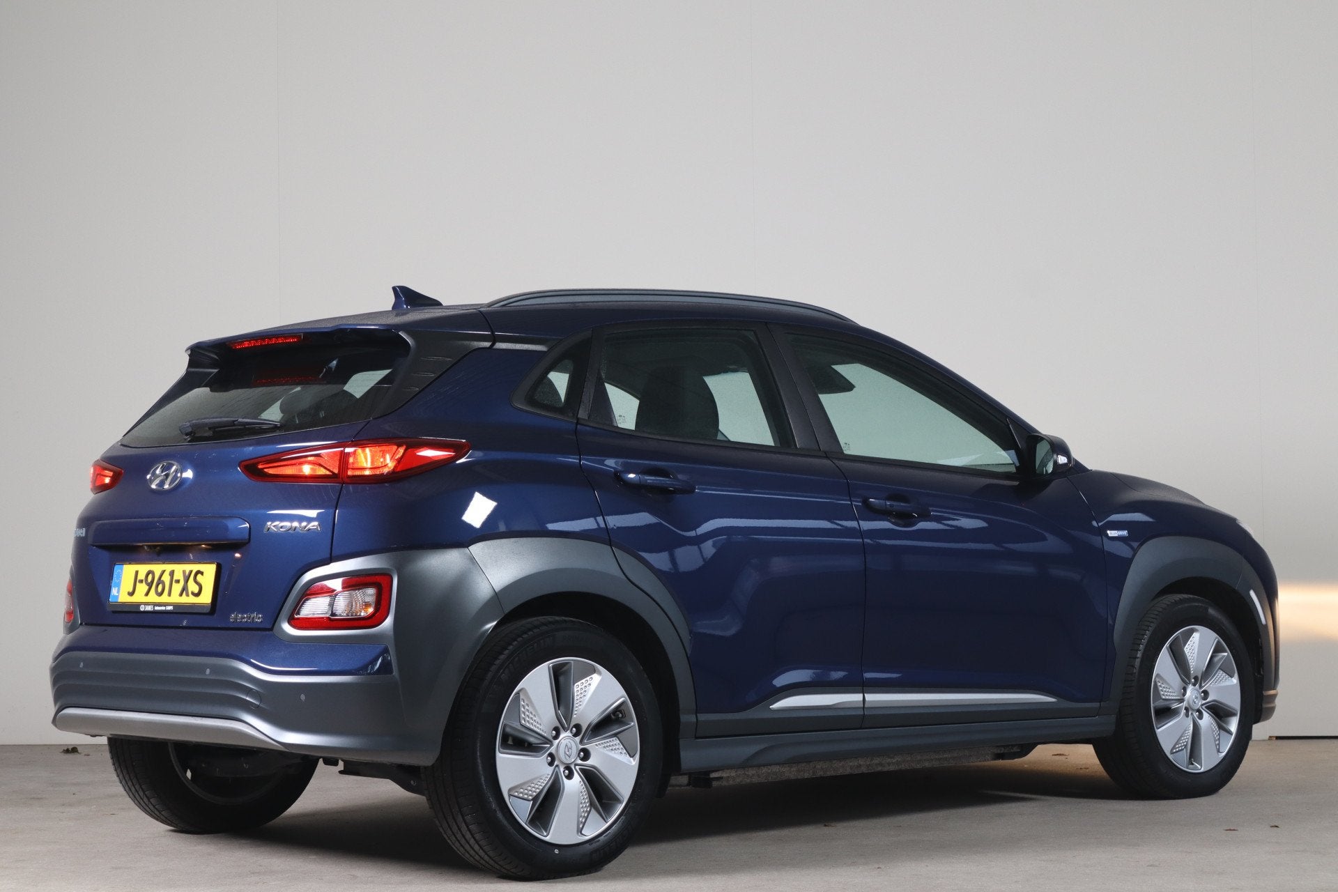 Hyundai KONA EV Comfort 64 kWh - NL Auto! Adap Cruise I Came, Stof, Gebruikt, Blauw, Origineel Nederlands