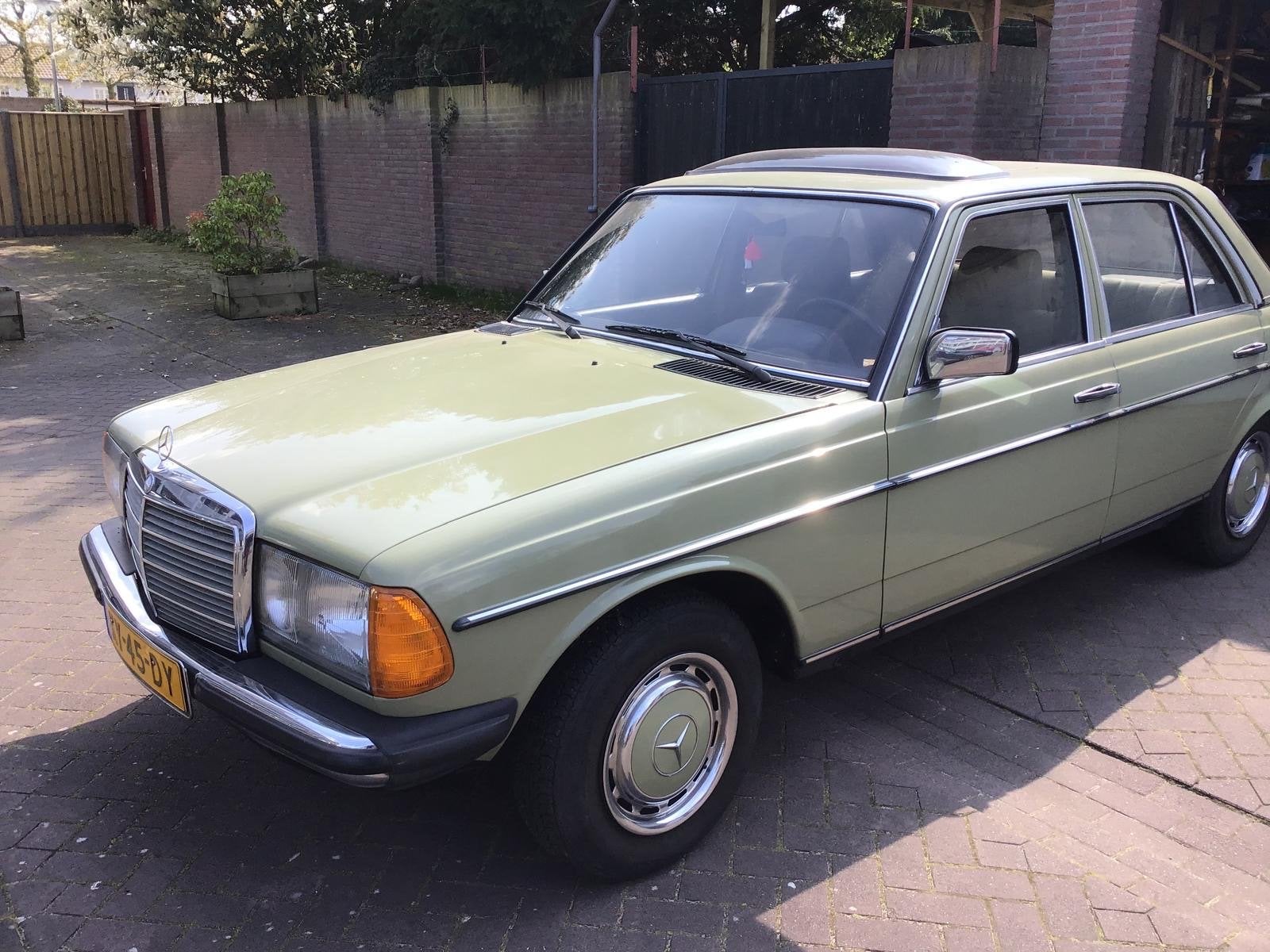 Mercedes-Benz w123 200 1983 groen, Auto's, 1330 kg, 4 cilinders, Handgeschakeld, Particulier