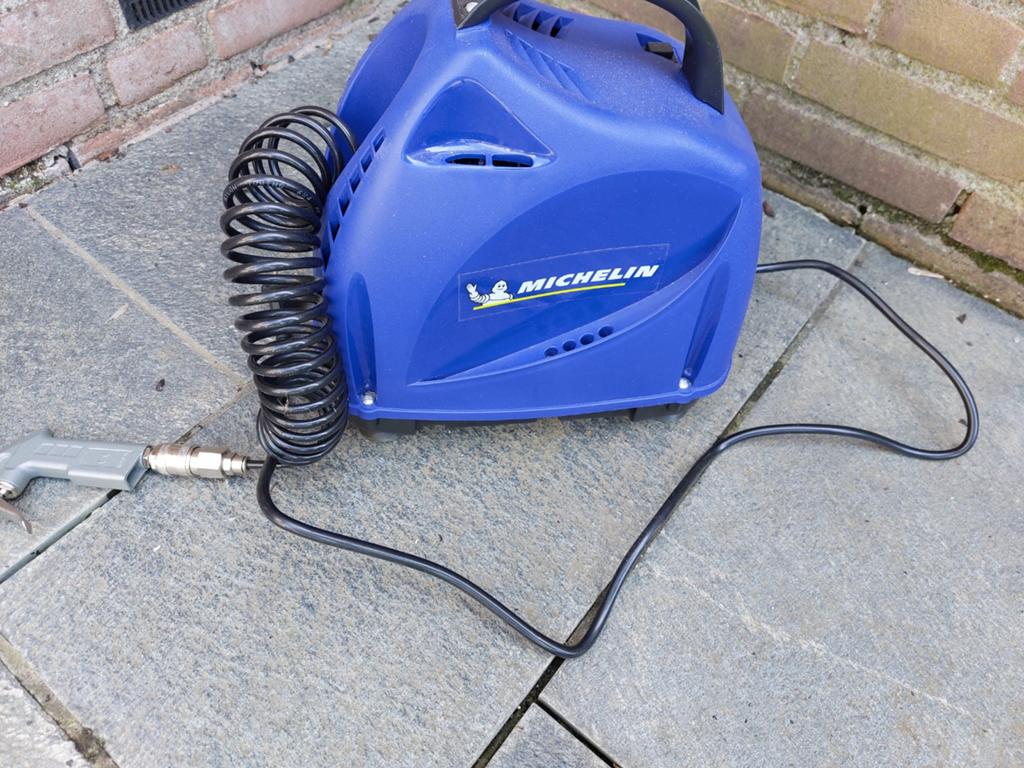Michelin Mini Compressor 8 bar - Compact en Krachtig, Gebruikt, 6 tot 10 bar, Ophalen of Verzenden, Minder dan 200 liter/min