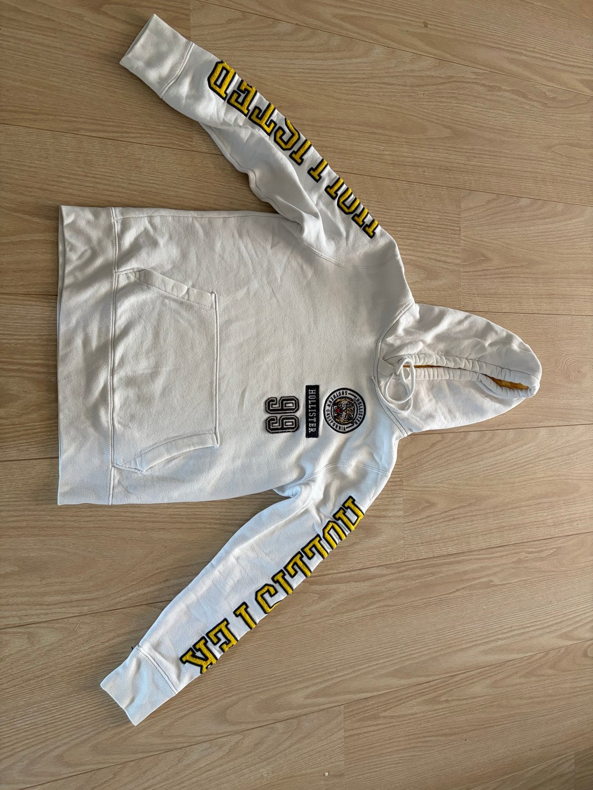 Hollister hoodie wit met geel, maat XS, Ophalen of Verzenden, Zo goed als nieuw, Maat 34 (XS) of kleiner, Wit