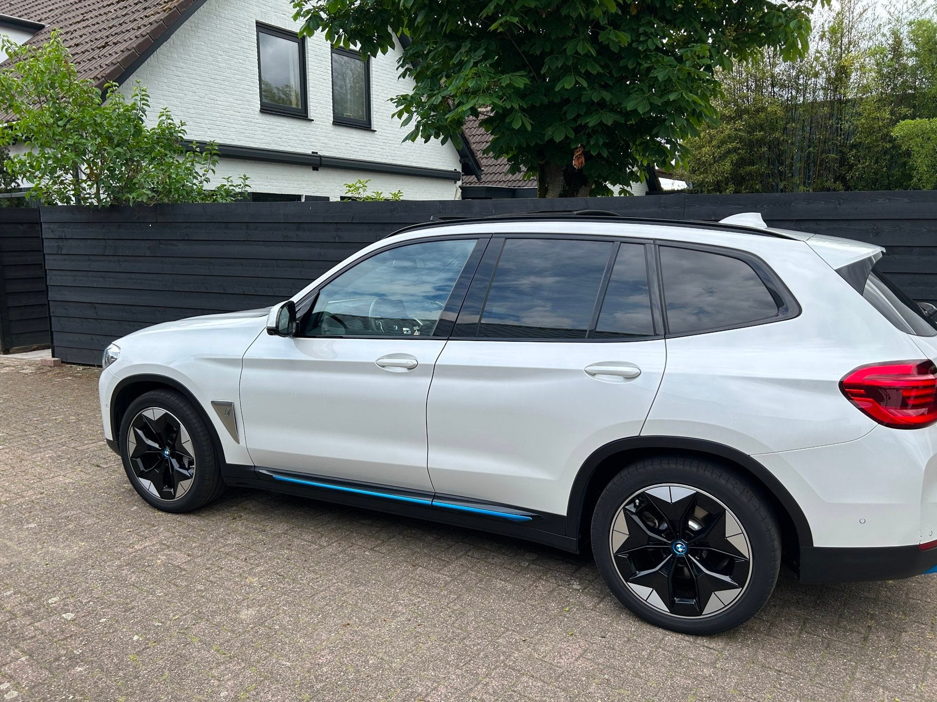 BMW IX3 High Executive 80 kWh, Pano, HUD, H&K, SoH 99% Trekh, Auto's, Achterwielaandrijving, Gebruikt, 1333 min, Wit