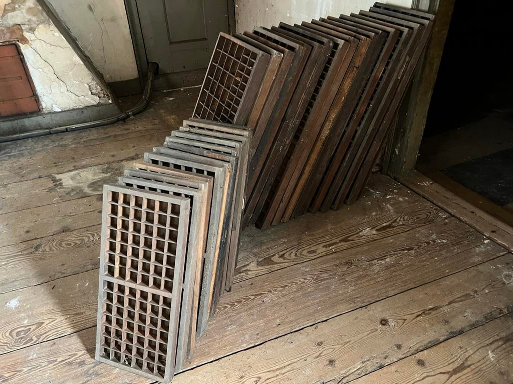 28 Originele LETTERBAKKEN 16 groot - 12 klein - Zoldervondst, Ophalen