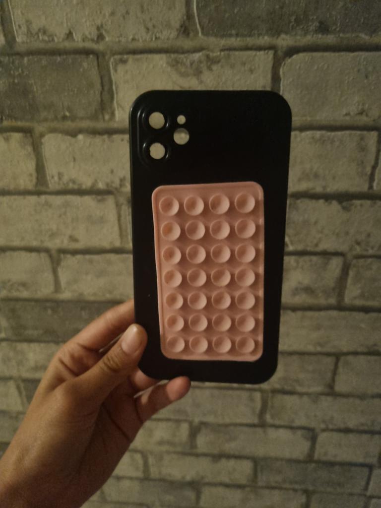 Zwart iPhone 11 hoesje met MagSafe en PopSocket, Zwart, Hoesje of Tasje, Ophalen of Verzenden, Zo goed als nieuw