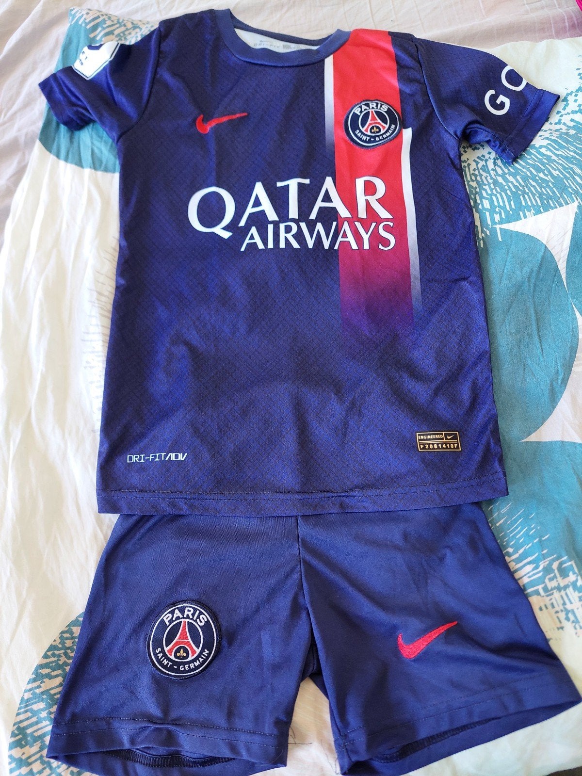 PSG Voetbalpakje Maat 128 - Zeer Goede Staat, Kinderen en Baby's, Kinderkleding | Maat 128, Ophalen of Verzenden, Zo goed als nieuw