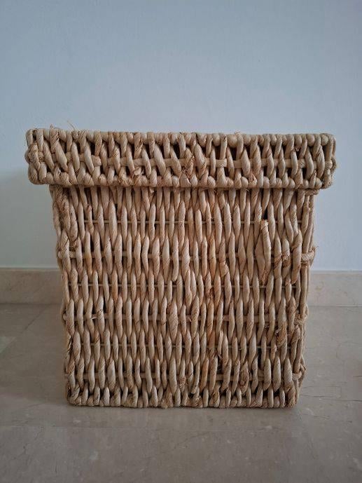 Mand met deksel, Huis en Inrichting, Woonaccessoires | Schalen en Manden, Overige materialen, Mand, Vierkant, Ophalen of Verzenden