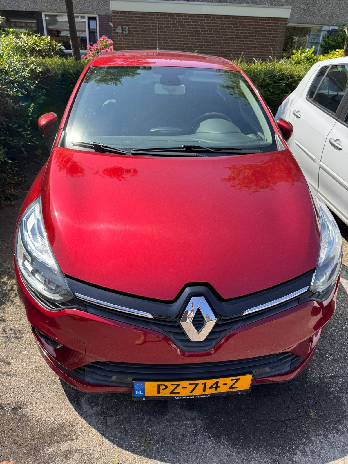 Renault Clio TCe 120pk S&S 2017 Rood, Voorwielaandrijving, 118 pk, 49 €/maand, Origineel Nederlands