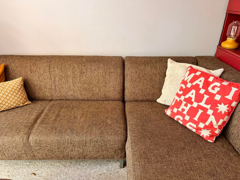 Comfortabele bruine hoekbank met chaise longue, Huis en Inrichting, Banken | Bankstellen, Ophalen, 250 tot 300 cm, Gebruikt, Hoekbank