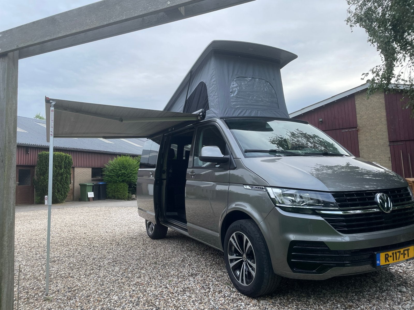 VW Transporter T5 Buscamper met hefdak en luifel, Caravans en Kamperen, Campers, Particulier, tot en met 5, Buscamper of Camperbus