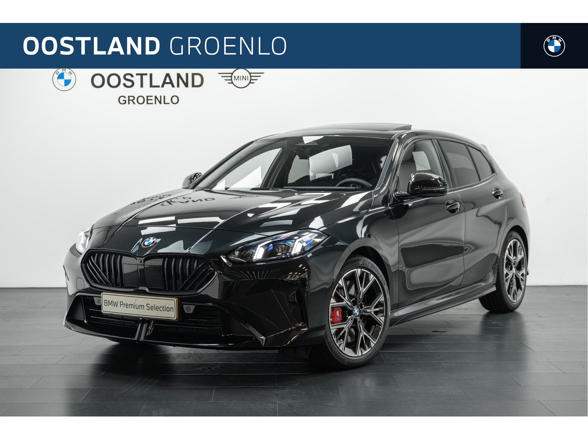 BMW 1 Serie 120 M Sport Automaat / Panoramadak / Sportstoele, Gebruikt, 156 pk, Met garantie (alle), Zwart