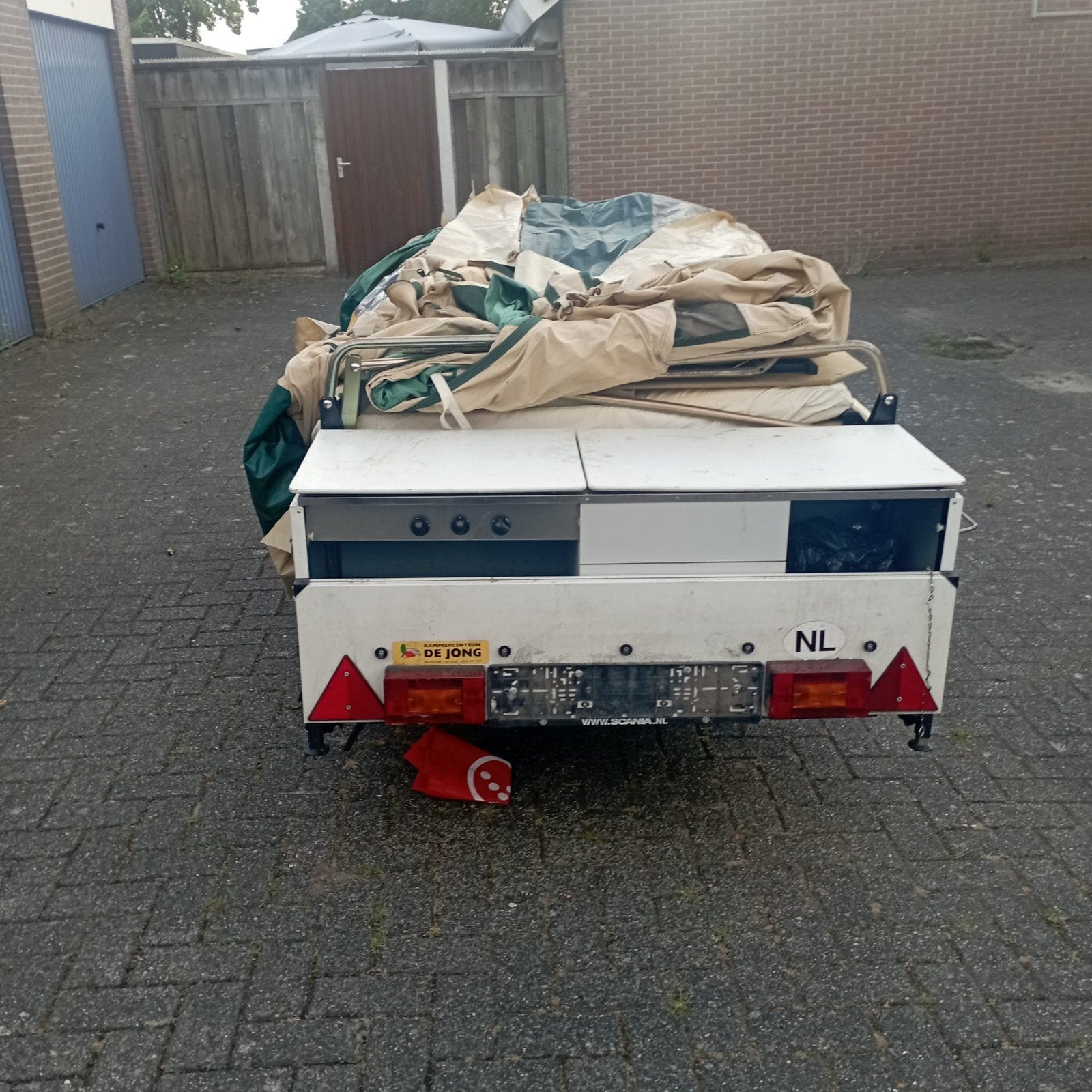 Compacte vouwwagen met keuken, Ophalen