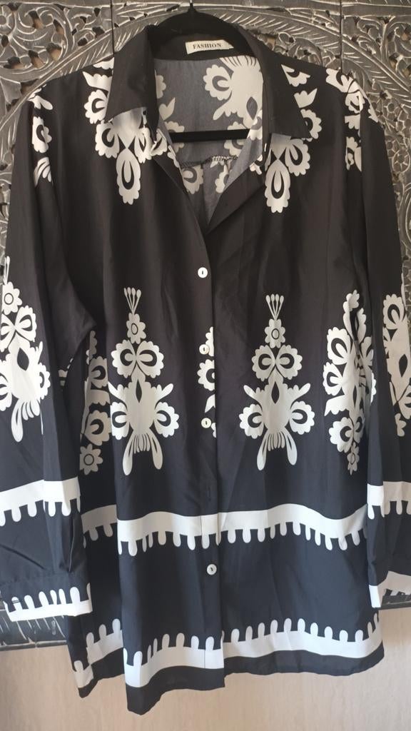 Zwarte blouse Fashion met witte print, maat 42/44, Fashion, Zwart, Maat 42/44 (L), Ophalen of Verzenden