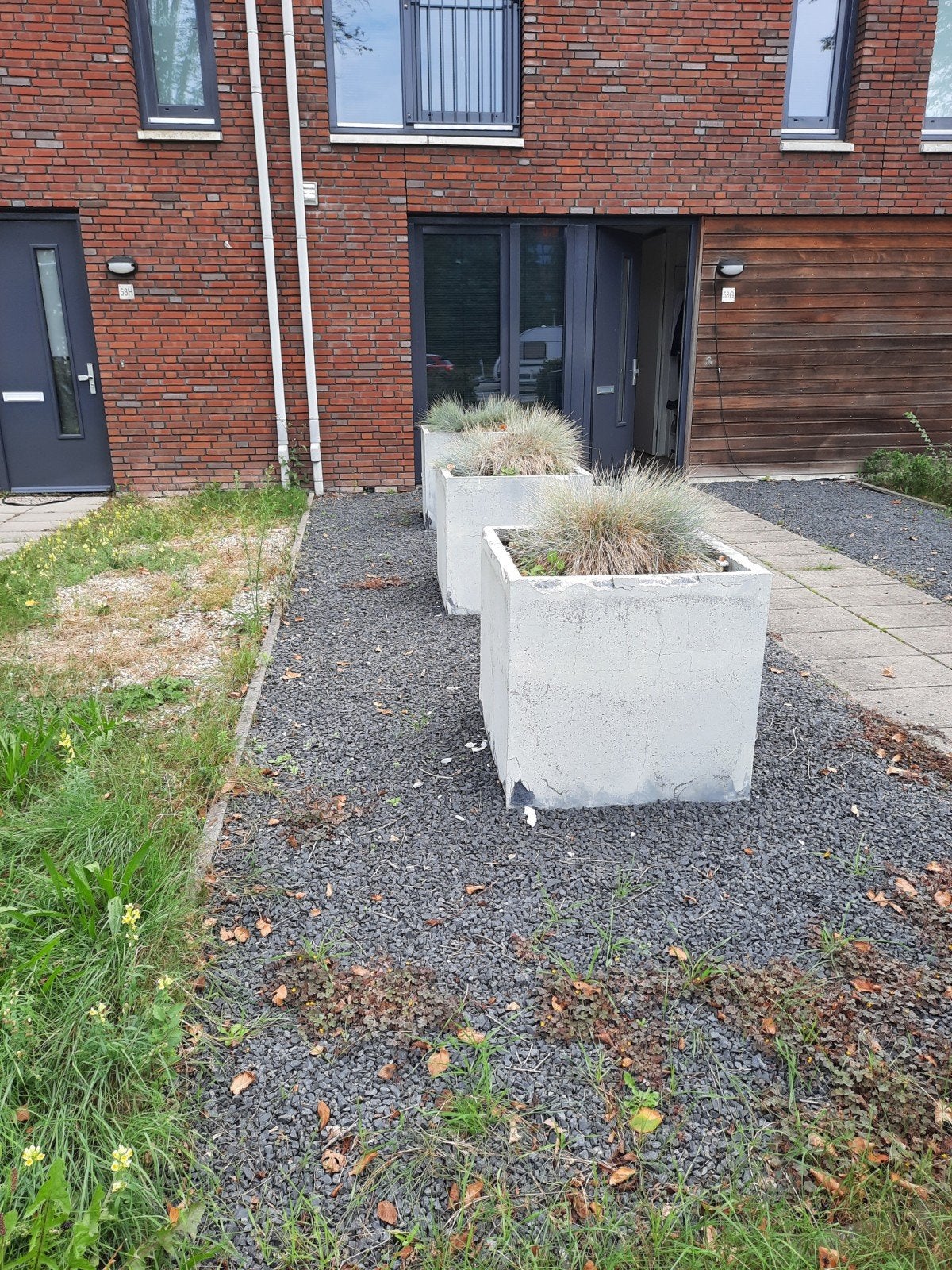 Gratis grote betonnen plantenbakken - opknappers set van 3, Ophalen, Gebruikt, Vierkant, Balkon