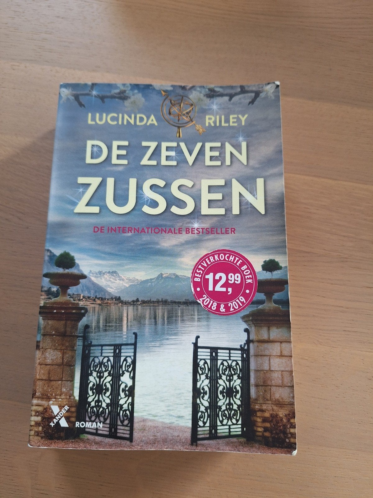 De Zeven Zussen - Lucinda Riley (Paperback), Ophalen of Verzenden, Zo goed als nieuw, Lucinda Riley