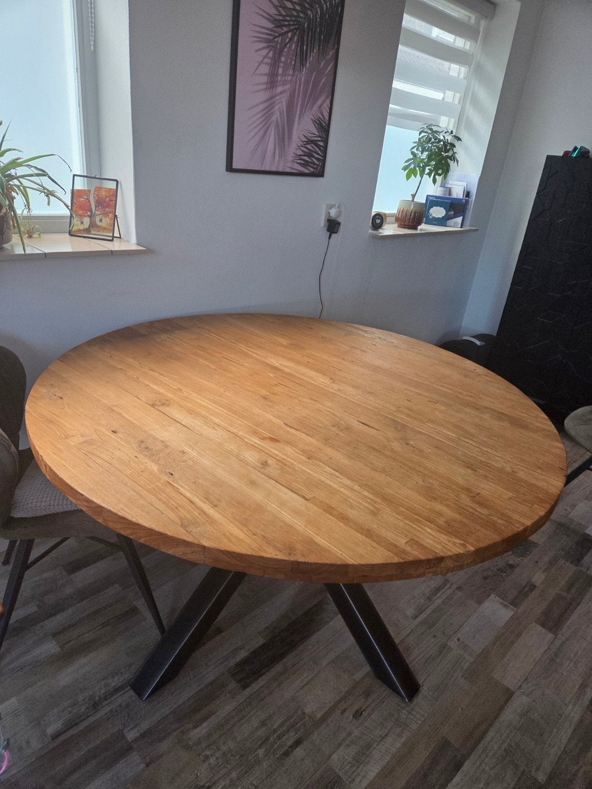 Romaro eettafel rond 140cm teak met gebruikerssporen, Ophalen, Gebruikt, Vier personen, 100 tot 150 cm