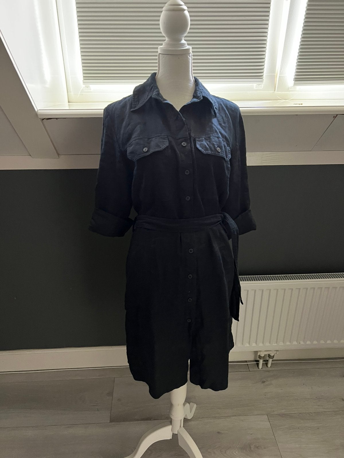 Prachtige nieuwe Linnen jurk donkerblauw maat 42, Kleding | Dames, Jurken, Blauw, Maat 42/44 (L), Ophalen of Verzenden, Zo goed als nieuw