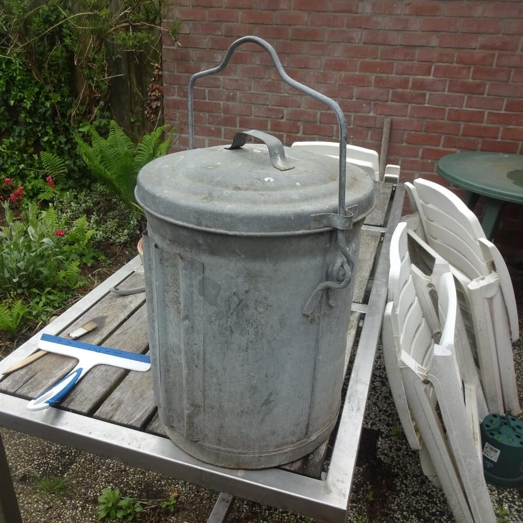 Antieke zinken vuilnis emmer leuke item voor uw tuin, Ophalen