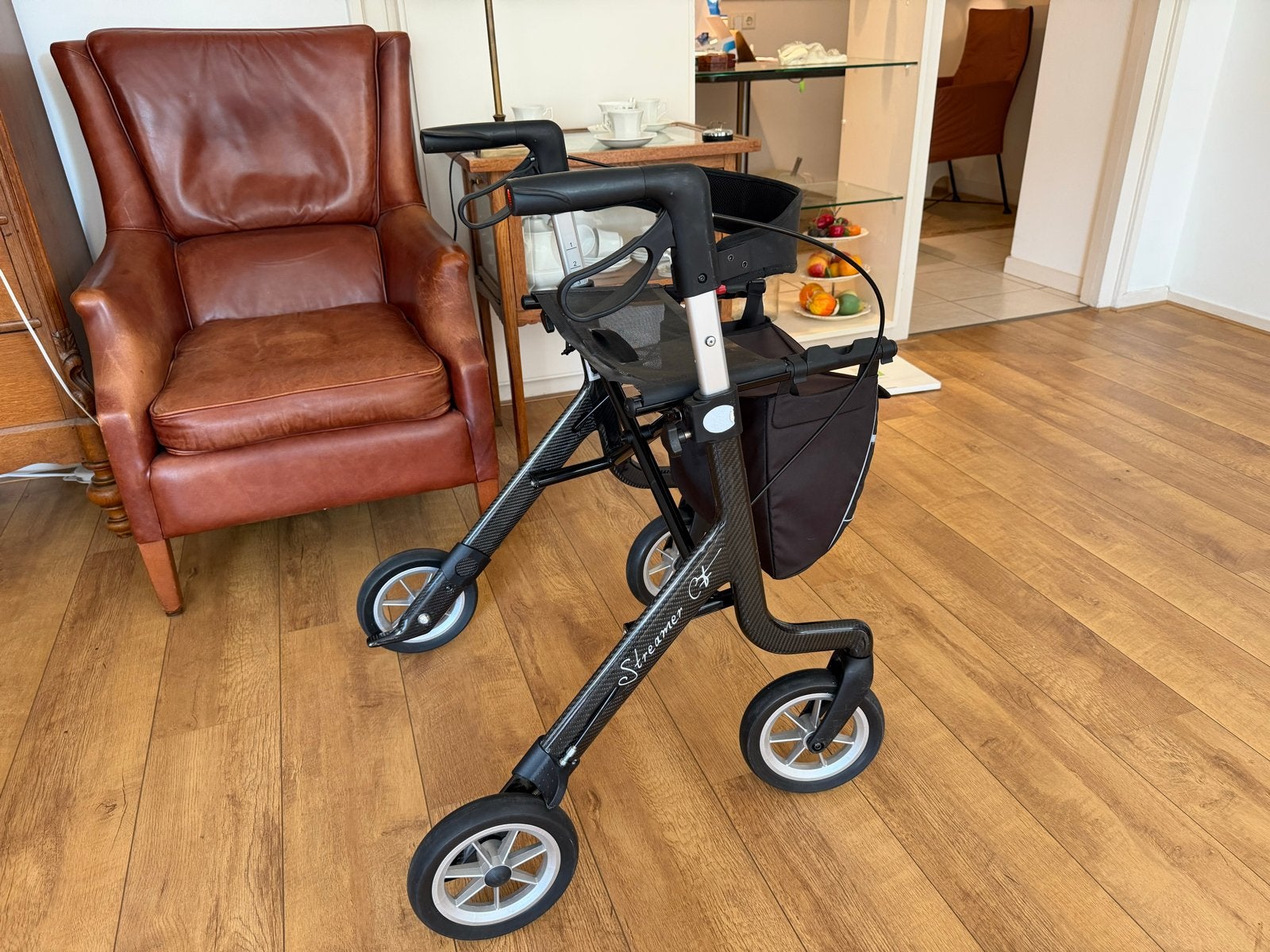 Rollator Streamer Carbon L met tas en rugsteun, Ophalen, Opvouwbaar