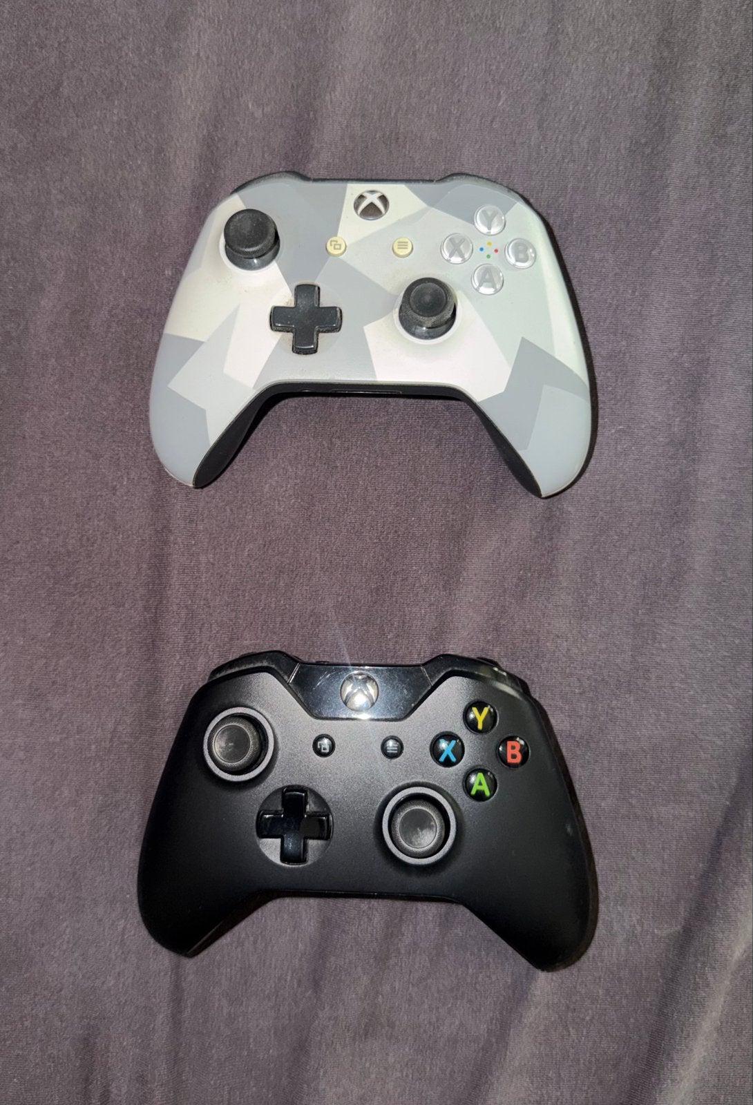 Xbox One Controllers - Zwart en Camouflage Wit, Ophalen of Verzenden, Gebruikt, Controller, Xbox One