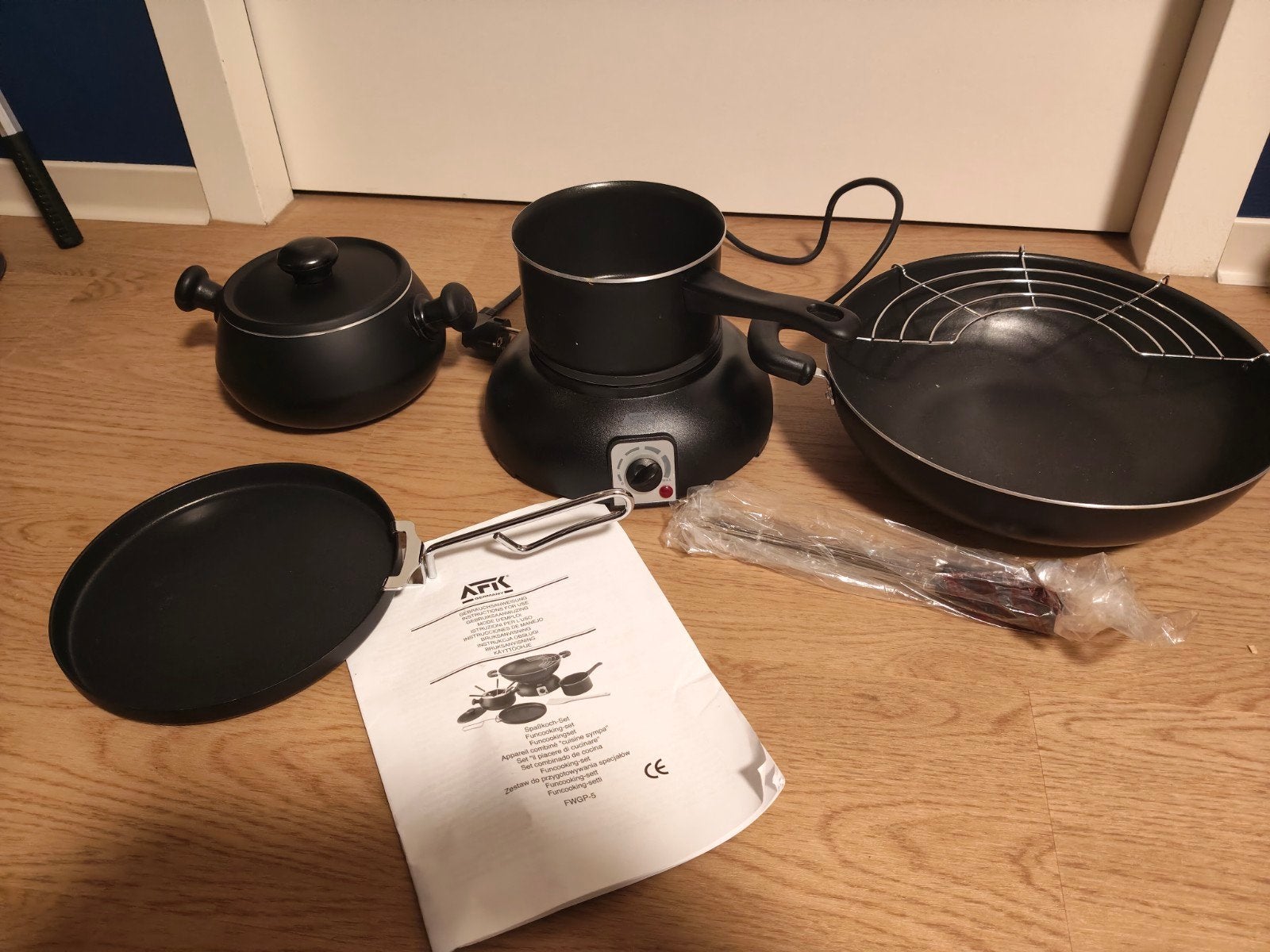 Elektrische Wok, Fondue en Crêpe Maker Set - Nieuwstaat, Ophalen, Zo goed als nieuw