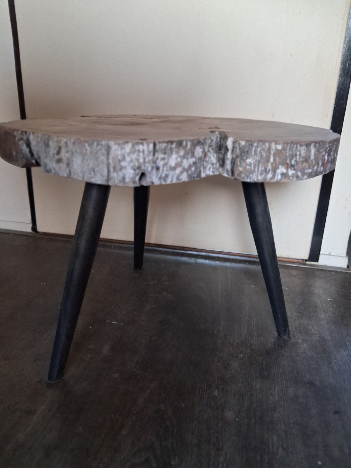 Unieke salontafel van boomstam met metalen poten, Gebruikt, Minder dan 50 cm, Overige vormen, 5 – 50