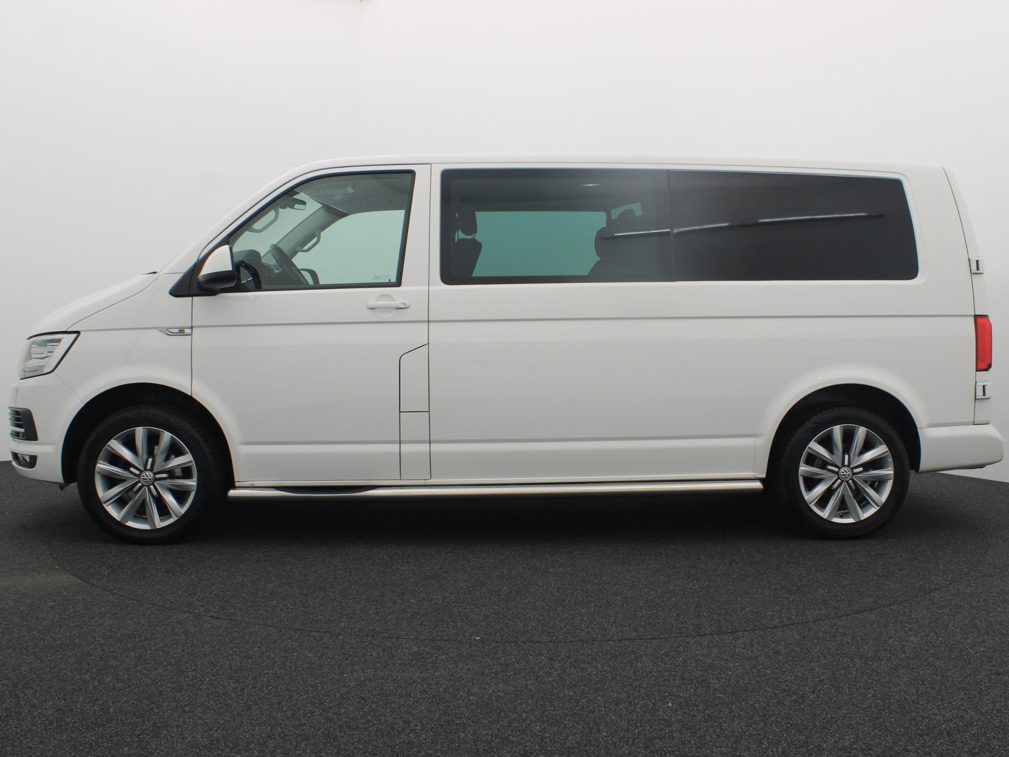 Volkswagen Transporter 2.0 TDI L2H1 DC Highline PDC / CRUISE, Voorwielaandrijving, Automatische klimaatregeling, Stof, Gebruikt