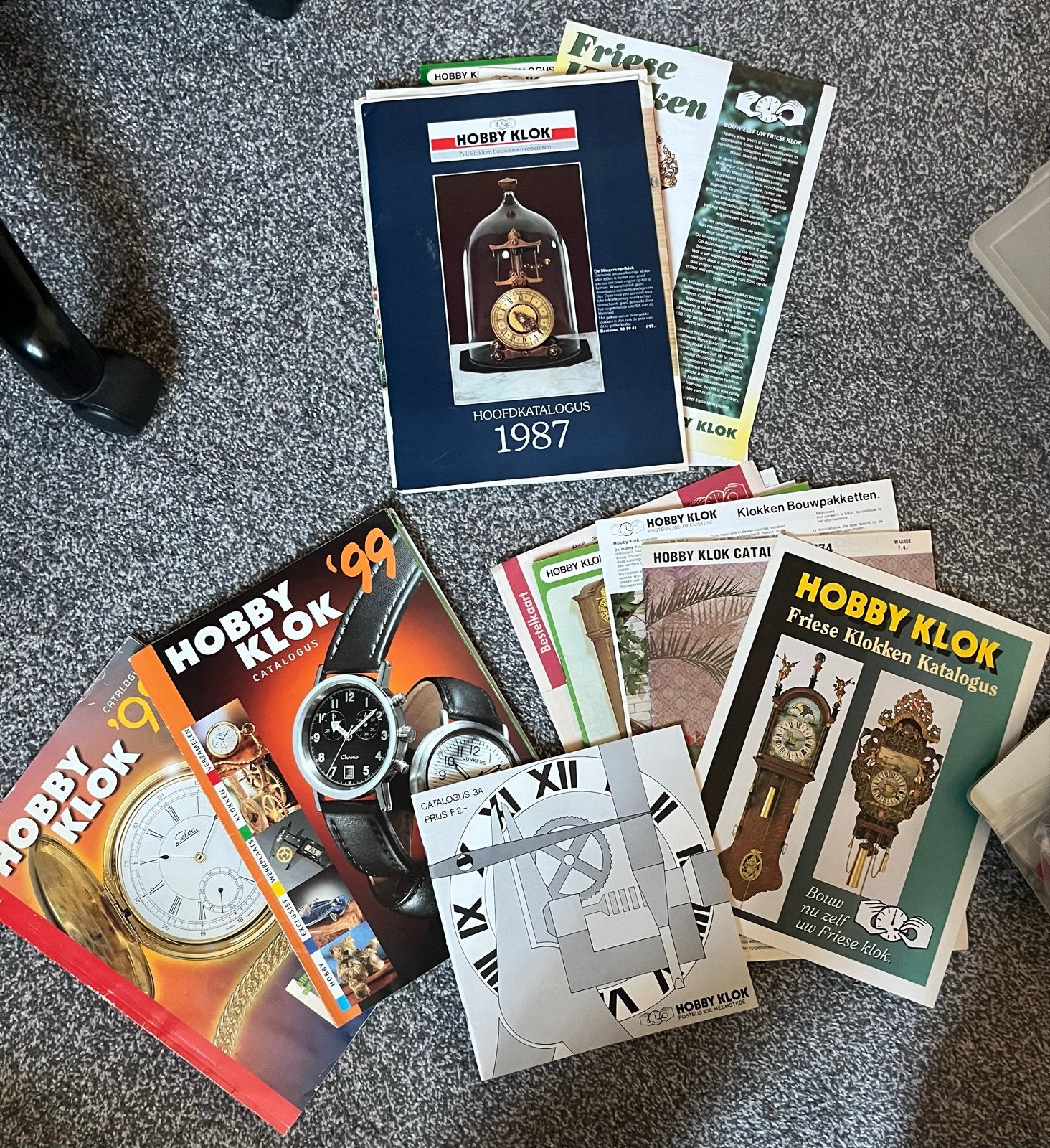 Grote collectie Hobby Klok catalogi en onderdelen, Ophalen