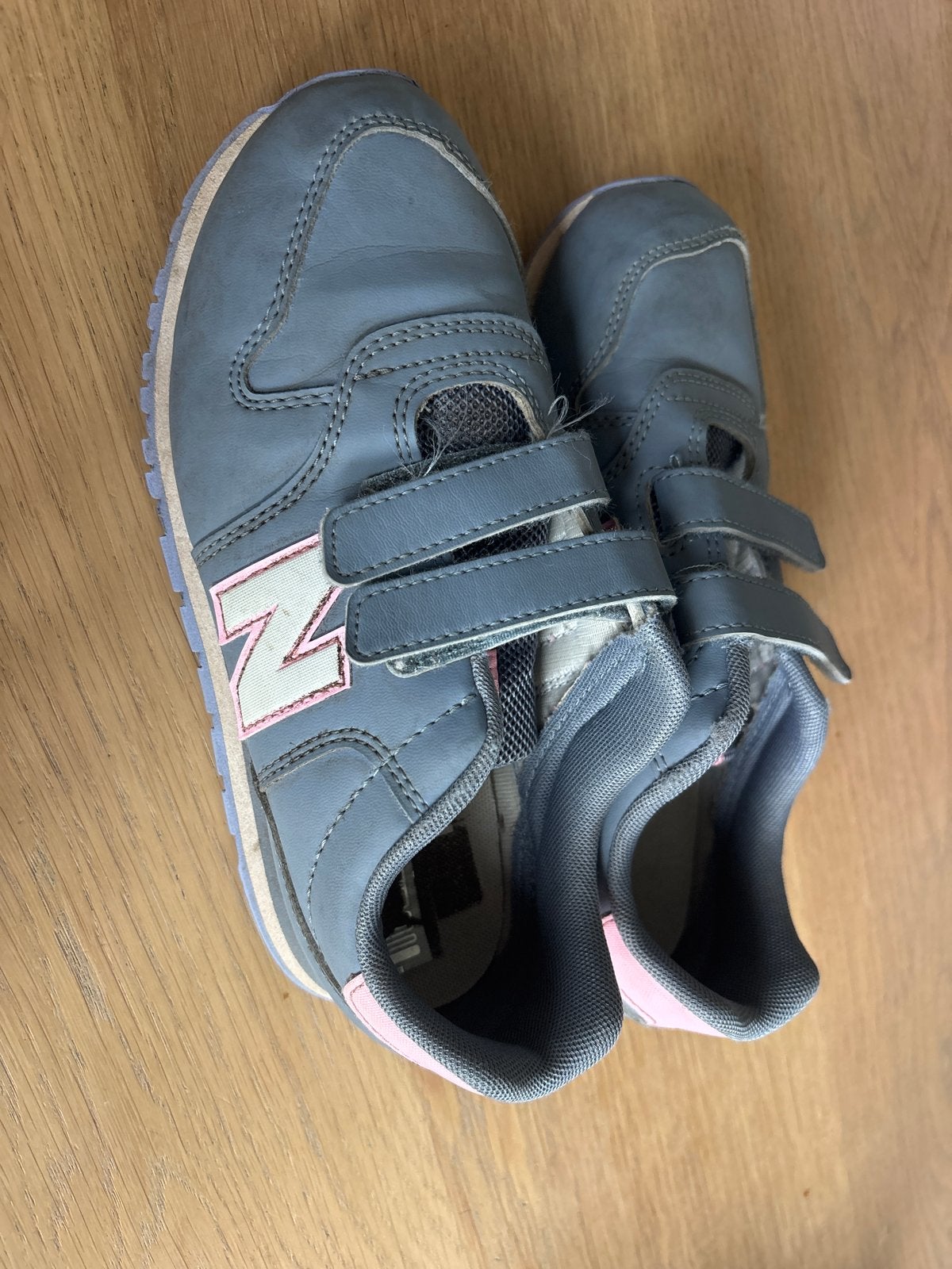 New Balance sneakers maat 35 - Grijs/Roze, Ophalen of Verzenden, Gebruikt, Meisje, Sportschoenen