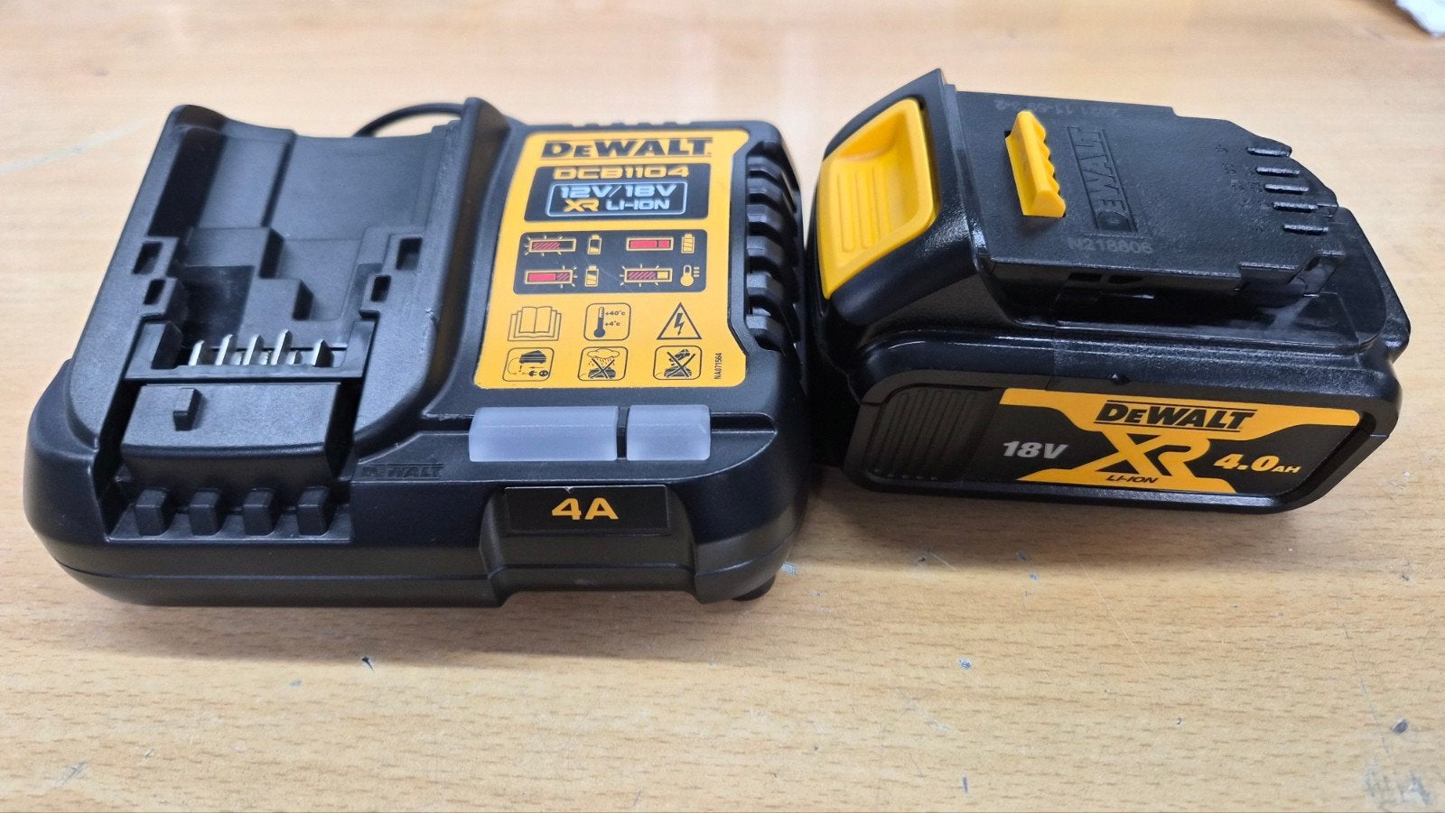 DeWalt 4ah 18v accu en snellader