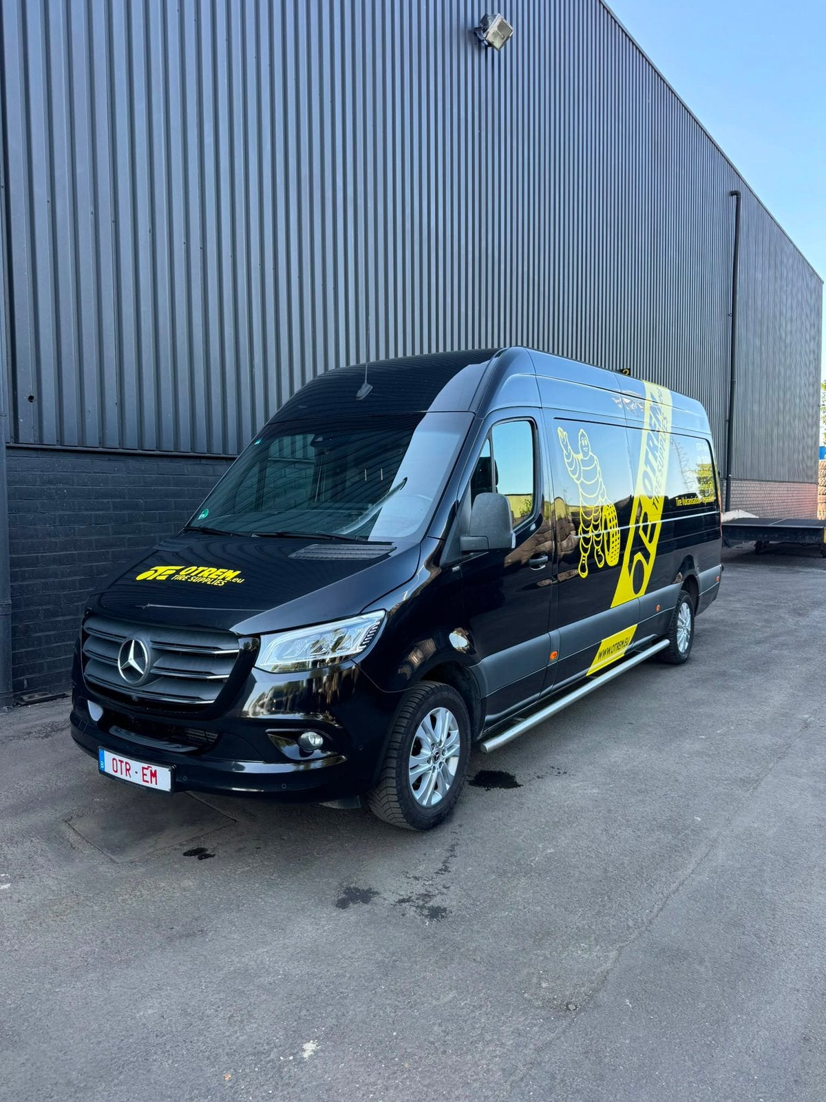 Mercedes sprinter 319cdi V6 L3H2 2021 full option 3.5 ton, Auto's, Automaat, 190 pk, Android Auto, Zwart